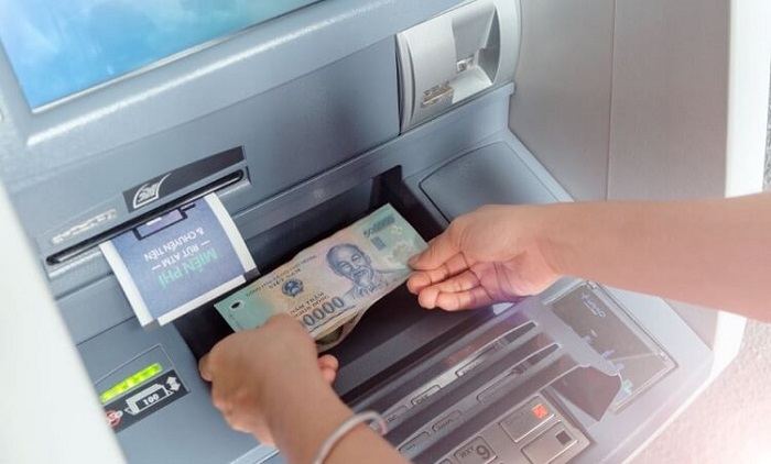 Từ năm 2025, 3 thay đổi khi rút tiền tại máy ATM mà khách hàng cần chú ý- Ảnh 2.